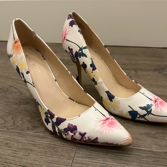 Nine West • Floral Print Heels • 7.5 - Picture 4 of 6
